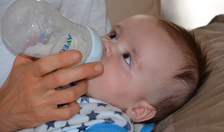 quanto latte bambino al giorno